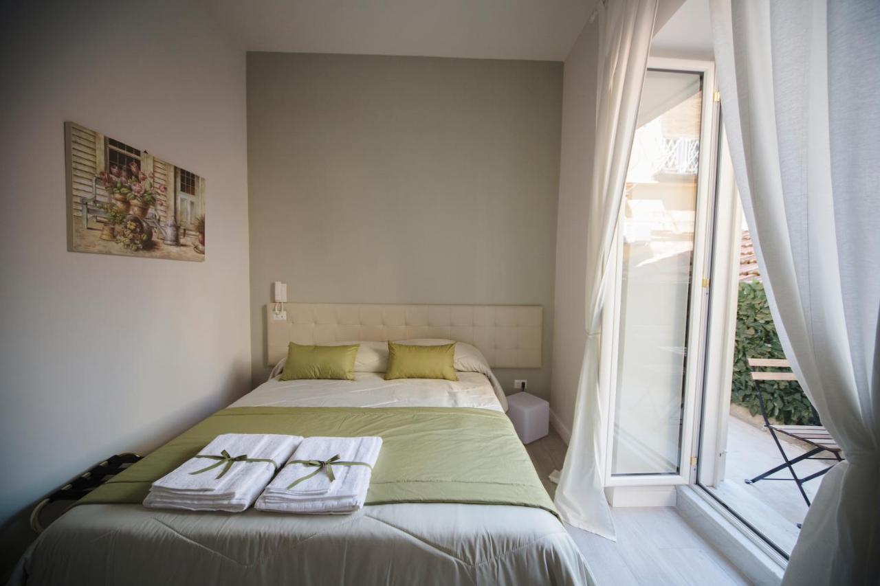 Prisca B&B Napoli Bagian luar foto
