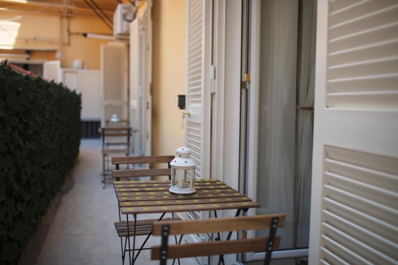 Prisca B&B Napoli Bagian luar foto
