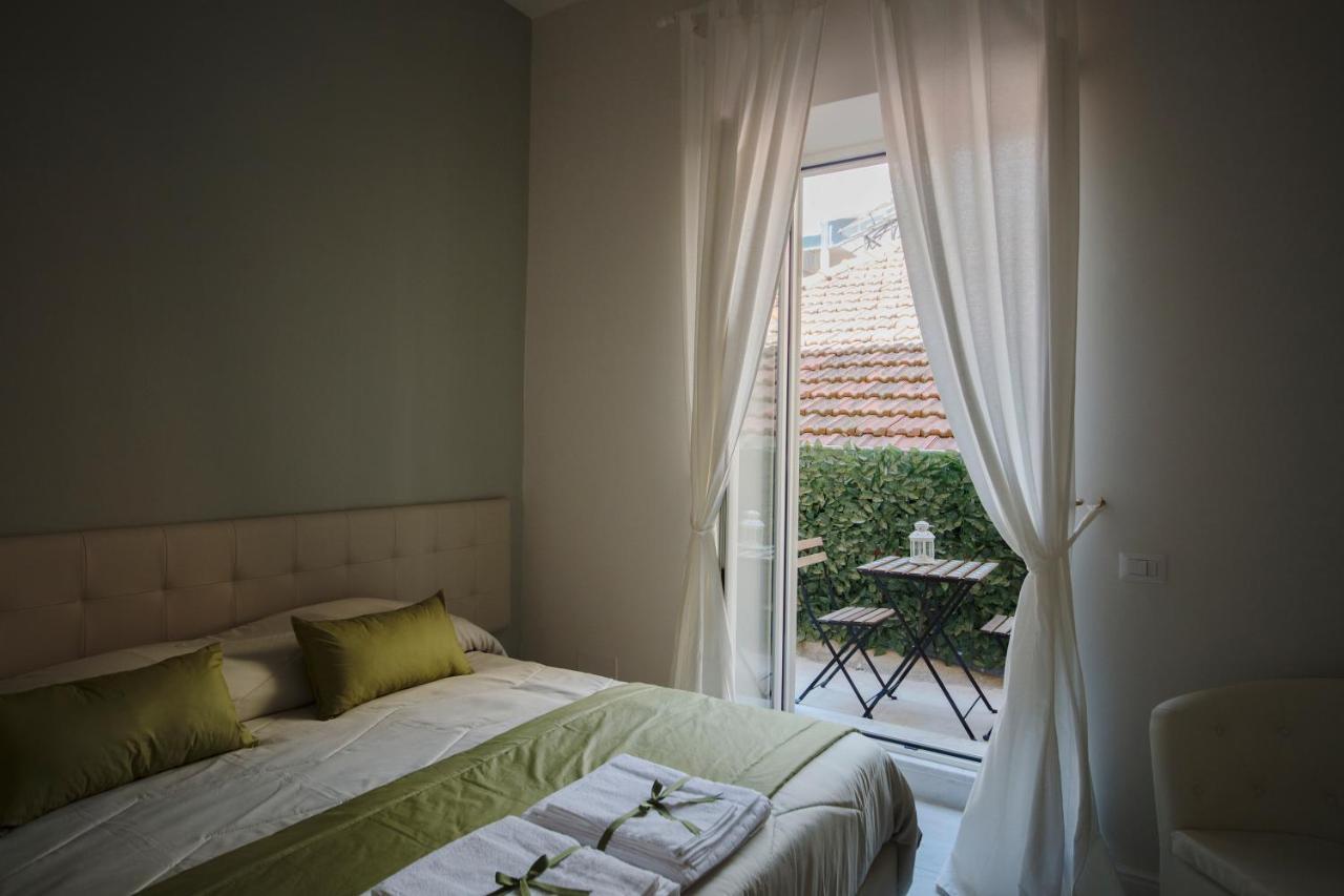Prisca B&B Napoli Bagian luar foto