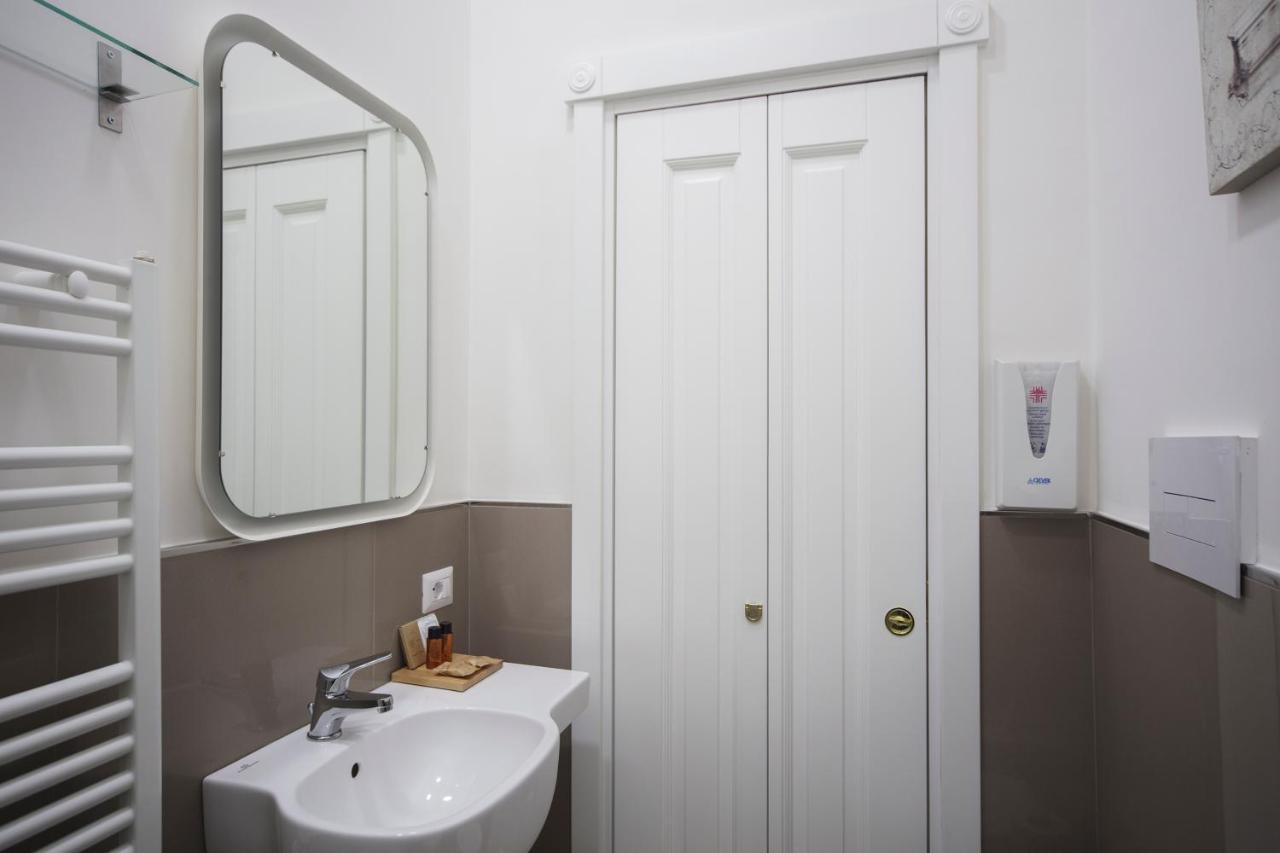 Prisca B&B Napoli Bagian luar foto